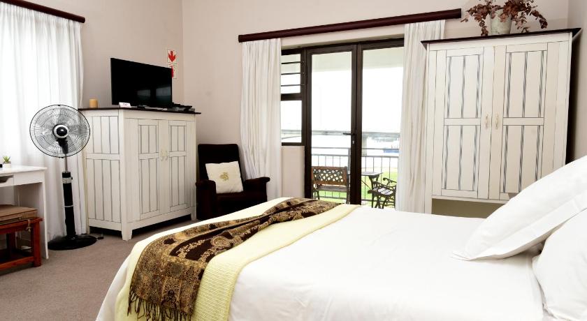 Riviera Hotel &amp; Chalets — Hotel in Velddrif