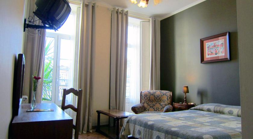 Duas Nacoes Guest House — Hotel in Porto