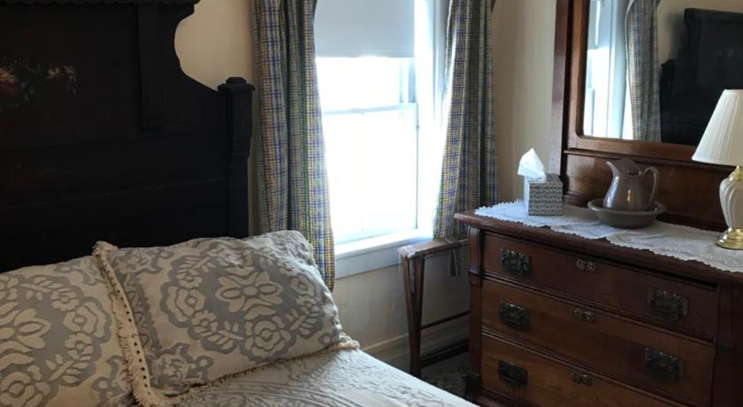 Maple Hill Farm Bed & Breakfast photo