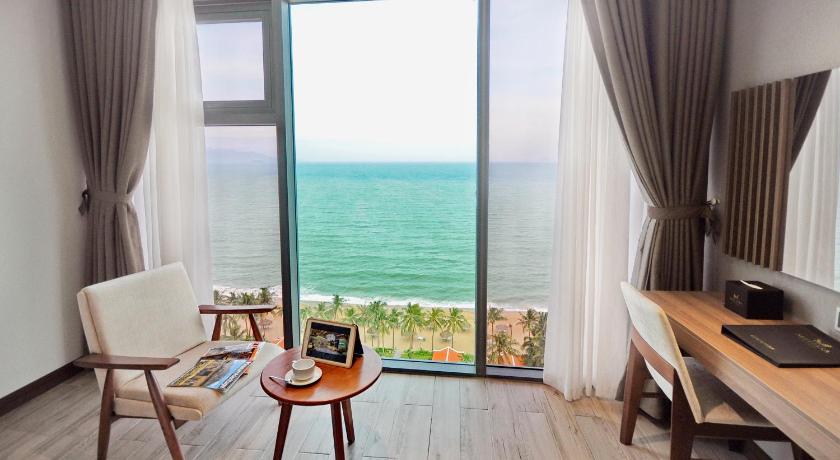 Image of Senior Deluxe Sea View 5