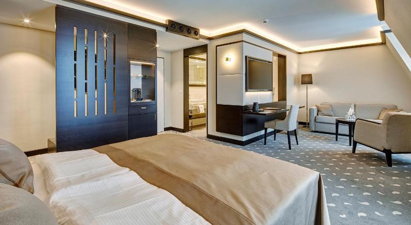 Image of Junior Suite Deluxe 4