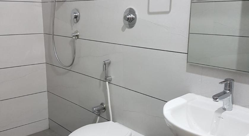 Image of Standard Queen Room - Non-Smoking 5