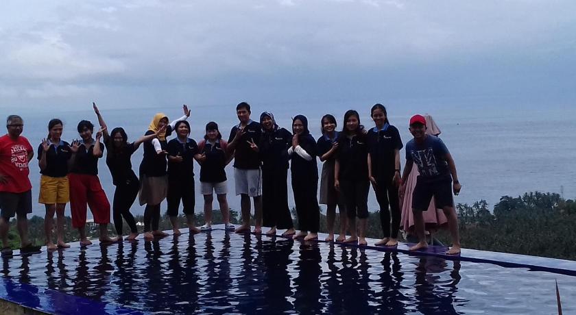 a crowd of people standing on top of a pier, Rara Villas Lombok in Lombok