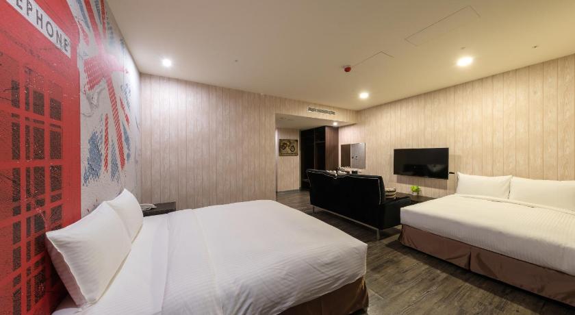 Image of Deluxe Quad Room City View 6
