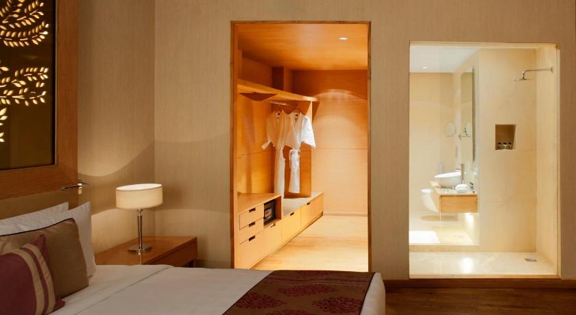 Image of Suite with Living Area and Sofa Bed 5