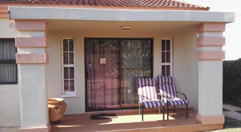 Image of Standard Twin Room with Garden View 1