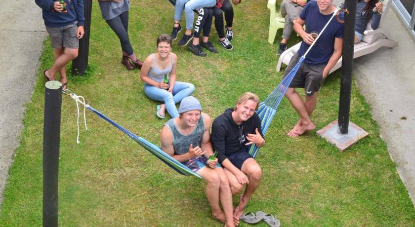 Beachcomber Lodge & Backpacker photo