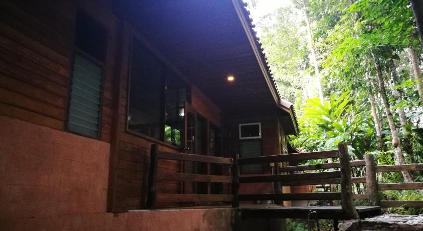 Image of Cottage with Garden View 4