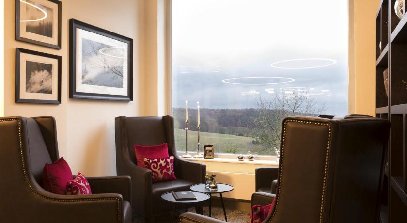 Hotel Brunnenhaus Schloss Landau photo