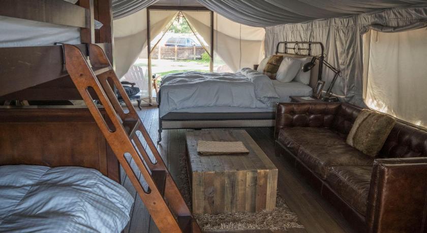 ブエルタン (カリフォルニア州) Flying Flags RV Resort & Campground 4つ星 ゲストハウス スイート