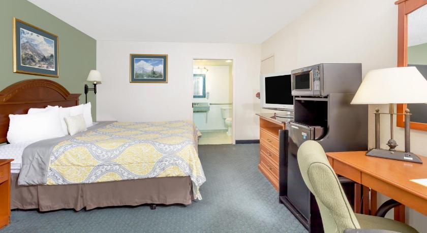 Days Inn by Wyndham Cedar Falls- University Plaza