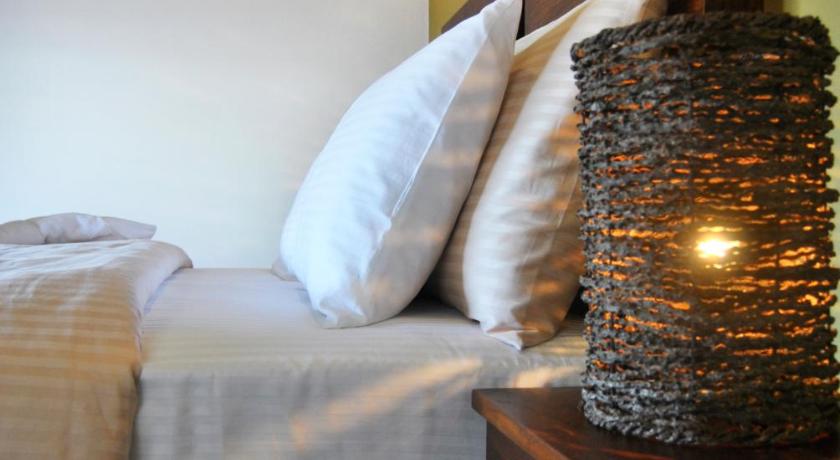 The Canoe — Hotel in Negombo