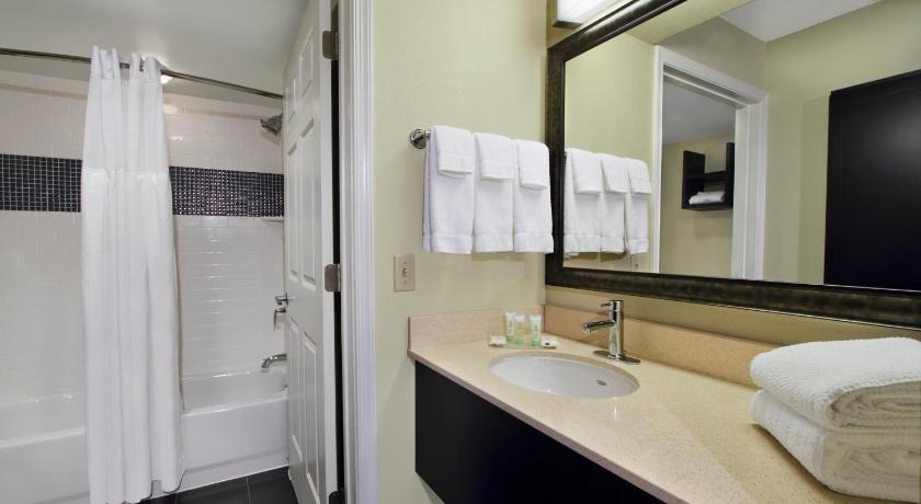 Staybridge Suites Tysons - McLean