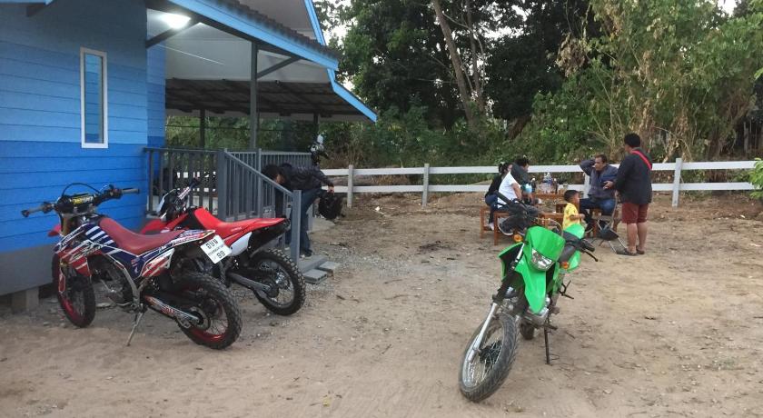 motorcycles are parked in a dirt area, น้ำอ้อย-สุชาดา รีสอร์ท in Tak