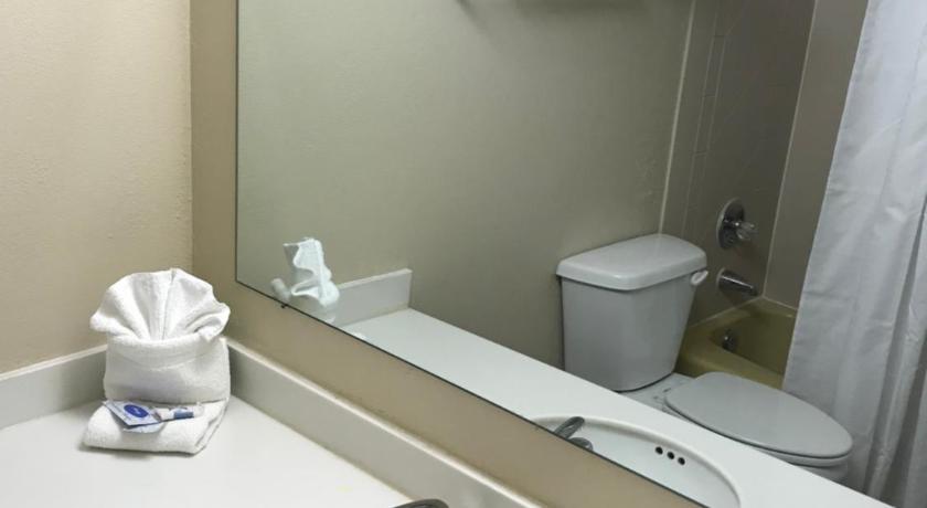 Hometown Inn & Suites photo