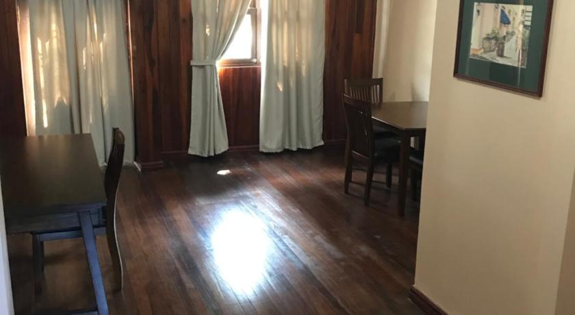 Image of Deluxe King Suite 8