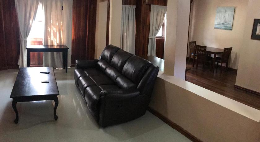 Image of Deluxe King Suite 6