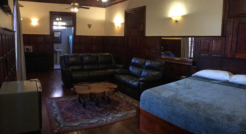 Image of Deluxe King Suite 0