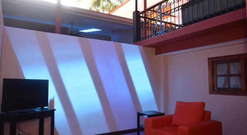 Image of Deluxe King Suite 9