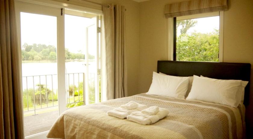 Lake Domain Boarding Holiday House photo
