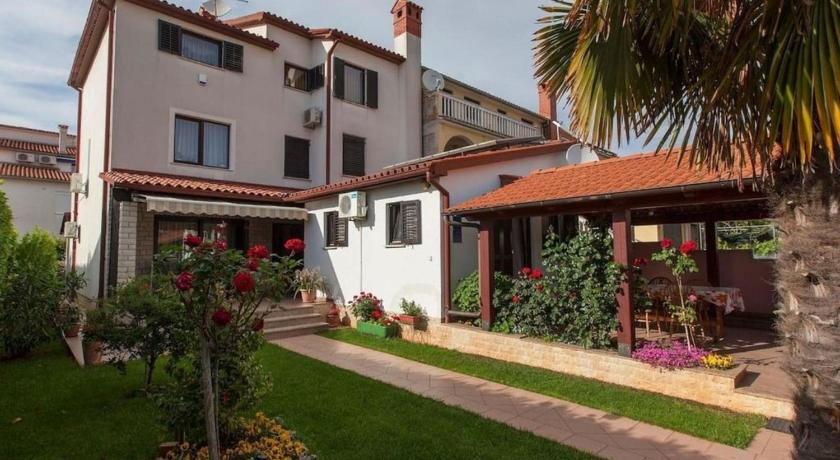 Apartments Grozdanic — Hotel in Fazana