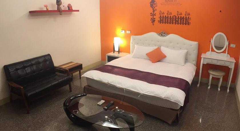 a bedroom with a bed and a lamp, Fall in love Karuizawa Hostel in Nantou