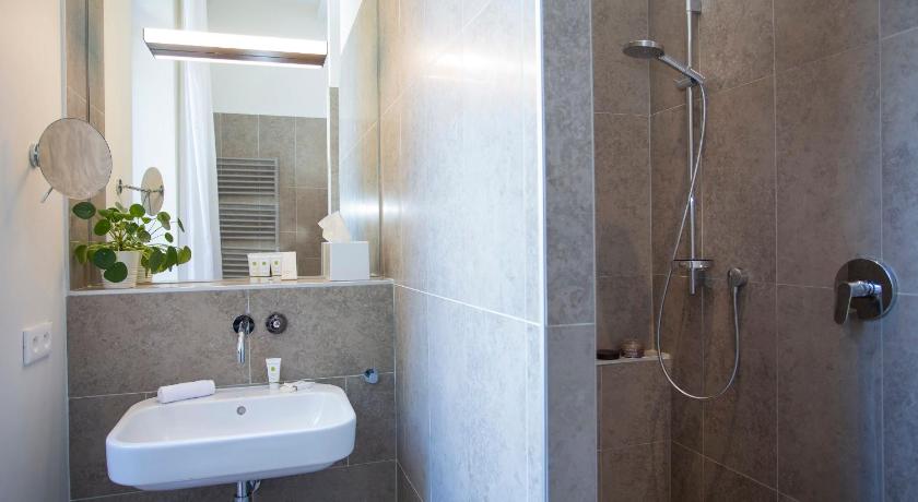 Image of Classic Double or Twin Room with Spa Access Included 6