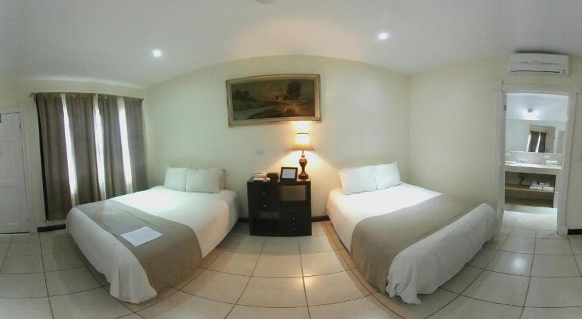 Image of Queen Room with Two Queen Beds - Disability Access 6