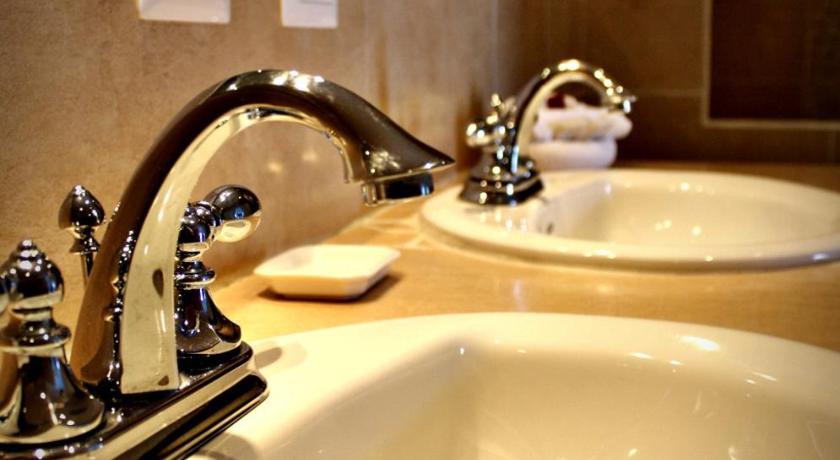 Image of Standard Suite 7