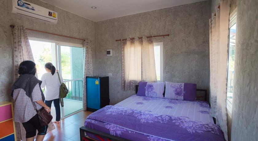 Image of Queen Room with Pool View 4