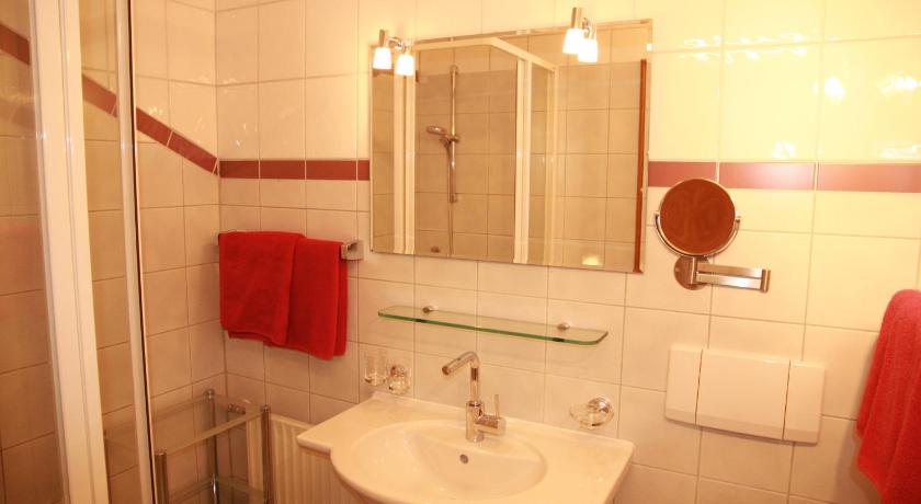 Image of Studio (2 Adults) with Balcony 4