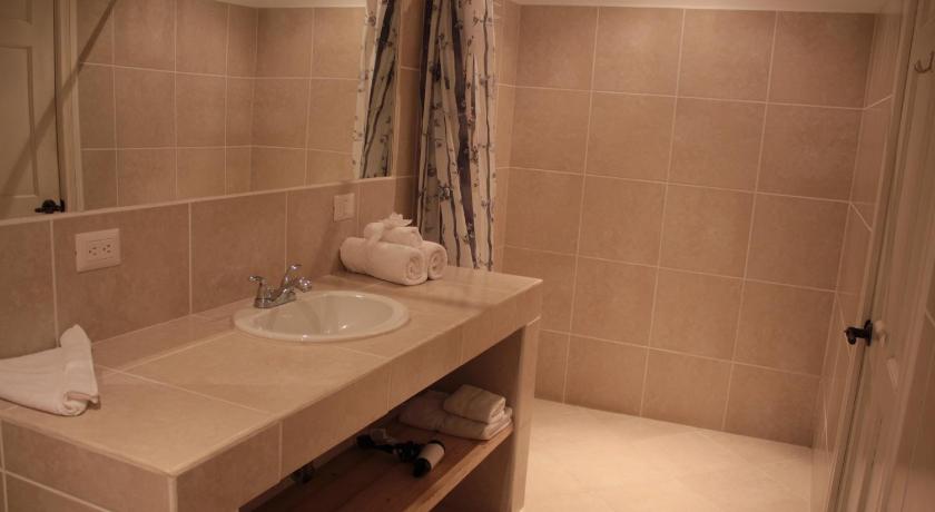 Image of Queen Room with Two Queen Beds - Disability Access 12