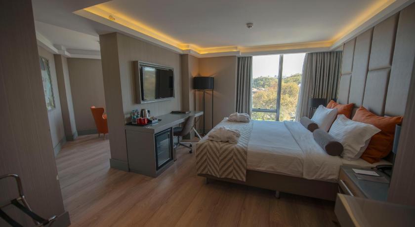 Image of King Suite with Sea View 3