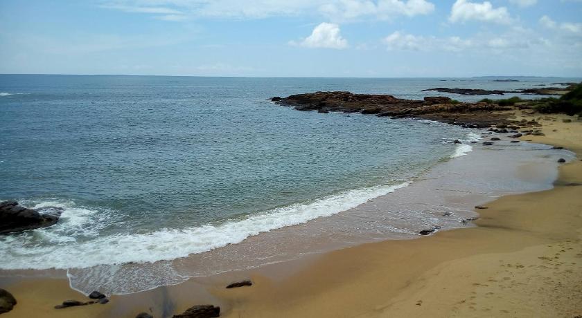 Nilaveli Beach Rooms - image 36