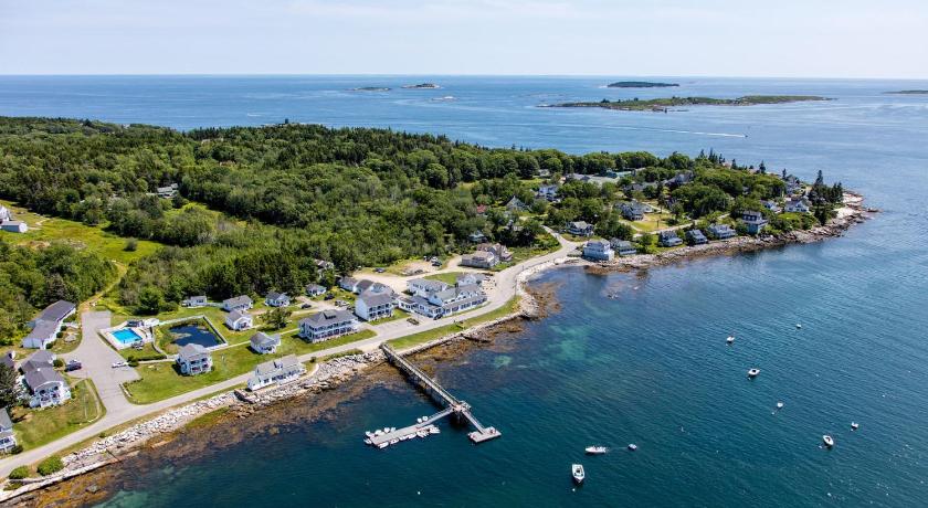 Bluebird Ocean Point Inn — Hotel in Boothbay (ME)