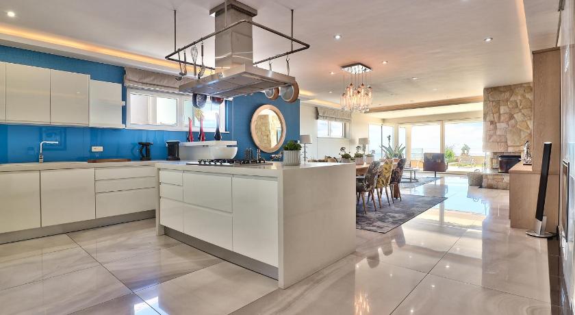 Image of One-Bedroom Apartment with Private Pool and Sea View 6