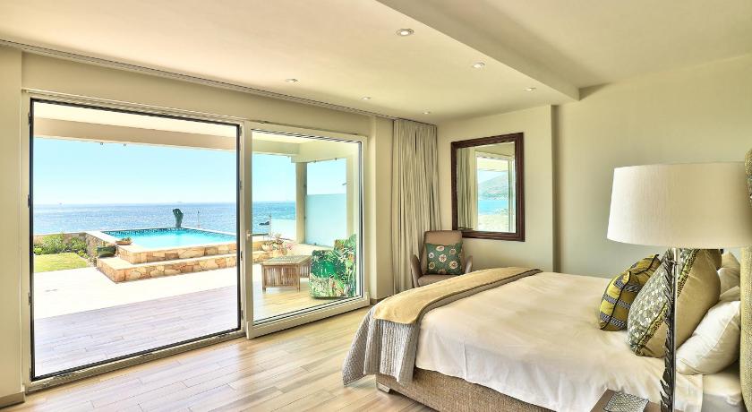 Image of One-Bedroom Apartment with Private Pool and Sea View 0