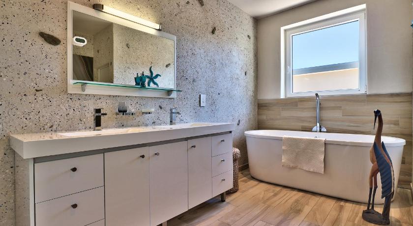 Image of One-Bedroom Apartment with Private Pool and Sea View 2