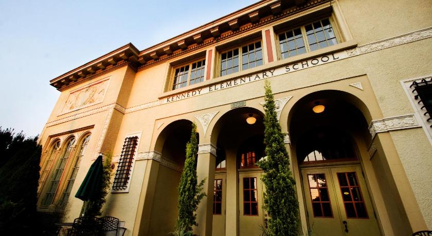 McMenamins Kennedy School — Hotel in Portland (OR)