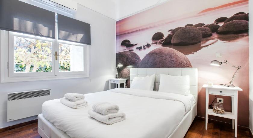 Trendy Minimal Flat in posh Athens photo