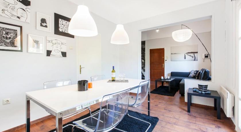Trendy Minimal Flat in posh Athens — Hotel in Athens