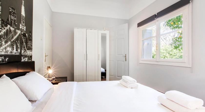 Trendy Minimal Flat in posh Athens photo
