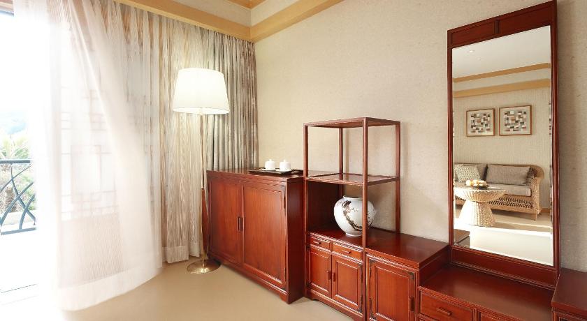 Image of Korean-Style Family Room 7