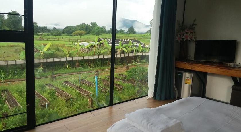 a bed room with a view of the mountains, Him doy muang pan resort in Lampang