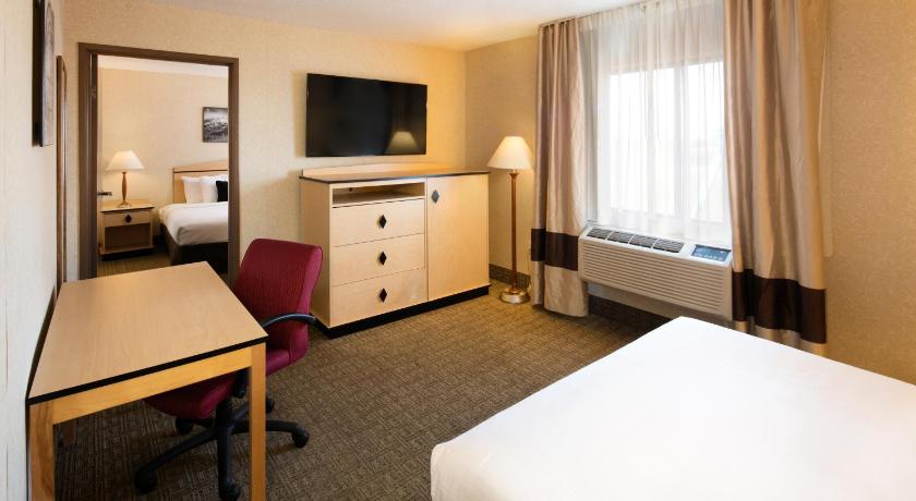 SYLO Hotel Denver Airport, a Ramada by Wyndham