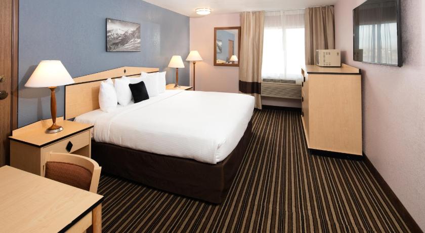 SYLO Hotel Denver Airport, a Ramada by Wyndham