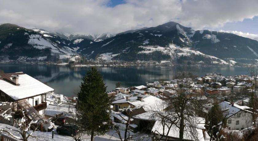 Image of Studio with Balcony and Lake View - 72 ft² 16