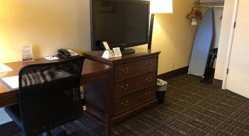 Best Western Lakewood Motor Inn