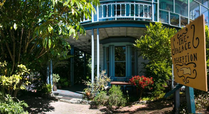 The Palace Backpackers — Hotel in Nelson