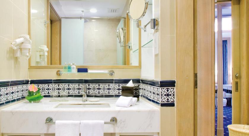 Image of Superior Twin Room 7
